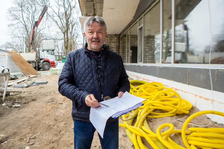 PROJEKTIKOHASELT: Tihti peab projektidega tegelev Siim Post ka ise objektidel käima.