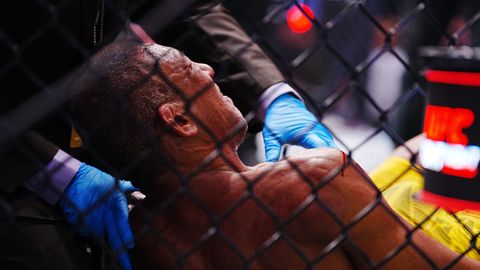 VIDEO ⟩ «Lähiajaloo üks hirmsamaid hetki!» UFC vabavõitleja kaotas matši ajal ootamatult teadvuse