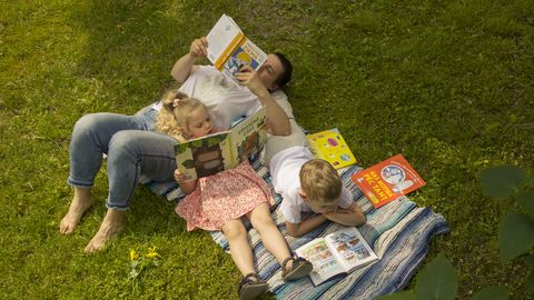 10+12 grāmatas, kas mudinās bērnus nolikt malā planšeti un viedtālruni