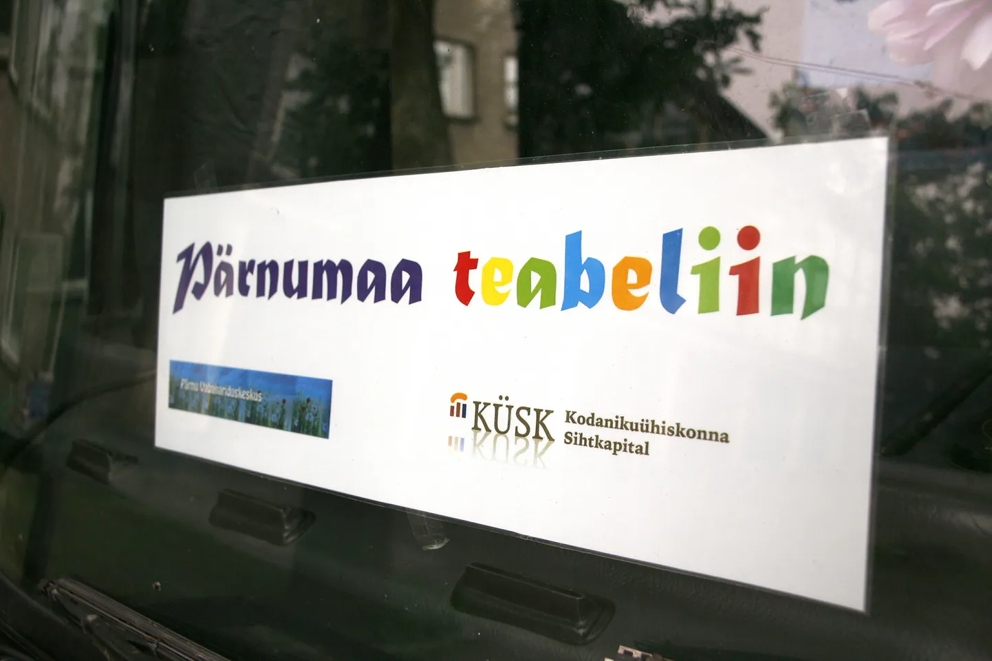 Pärnumaa teabeliini logo.