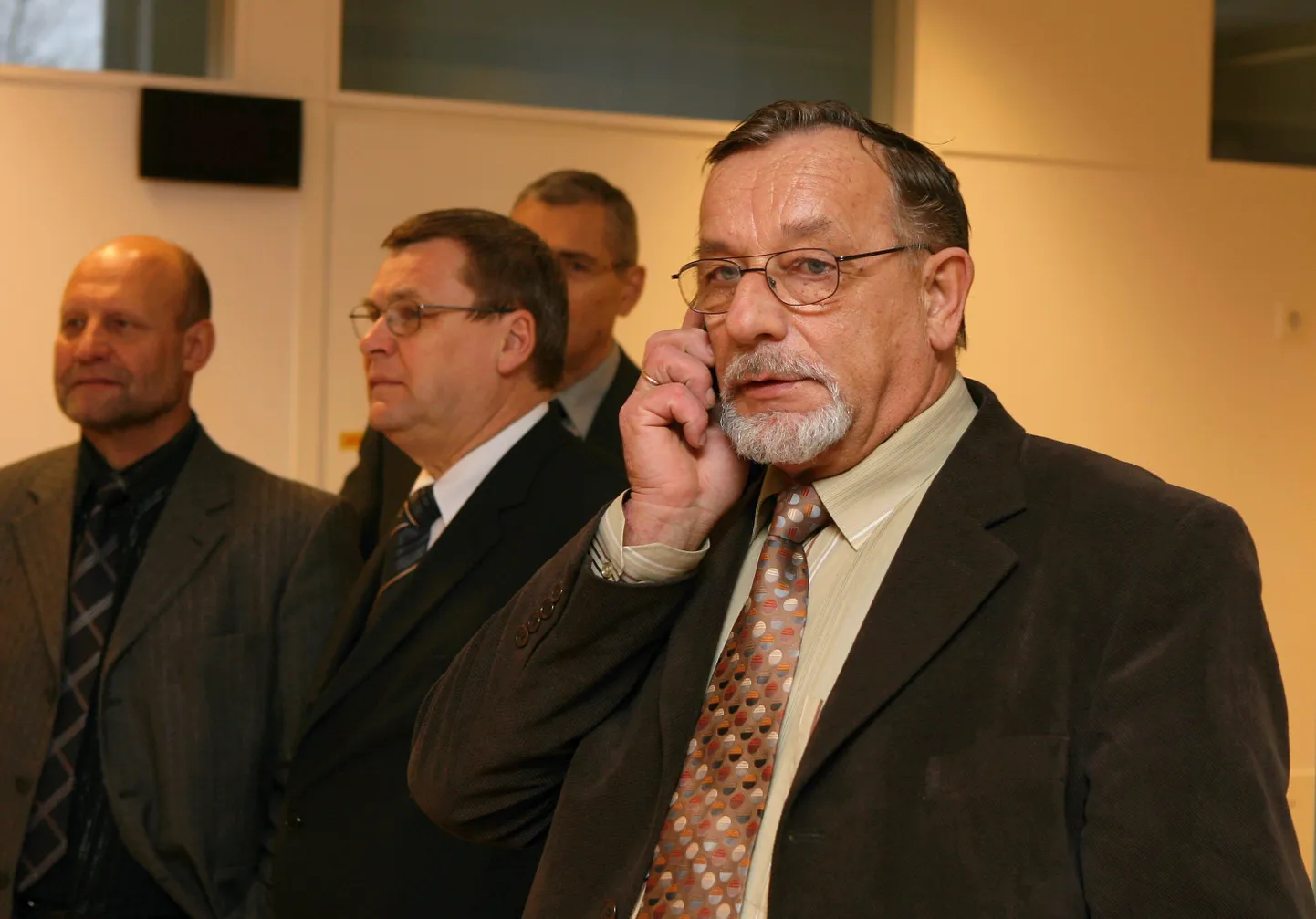 Esiplaanil Viktor Sarapuu.