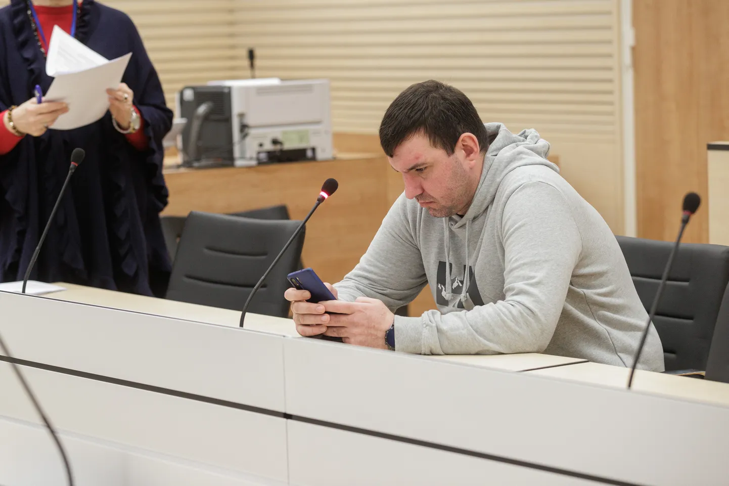 Vitali Roslõi Harju maakohtus süüdistatuna ahistavas jälitamises.