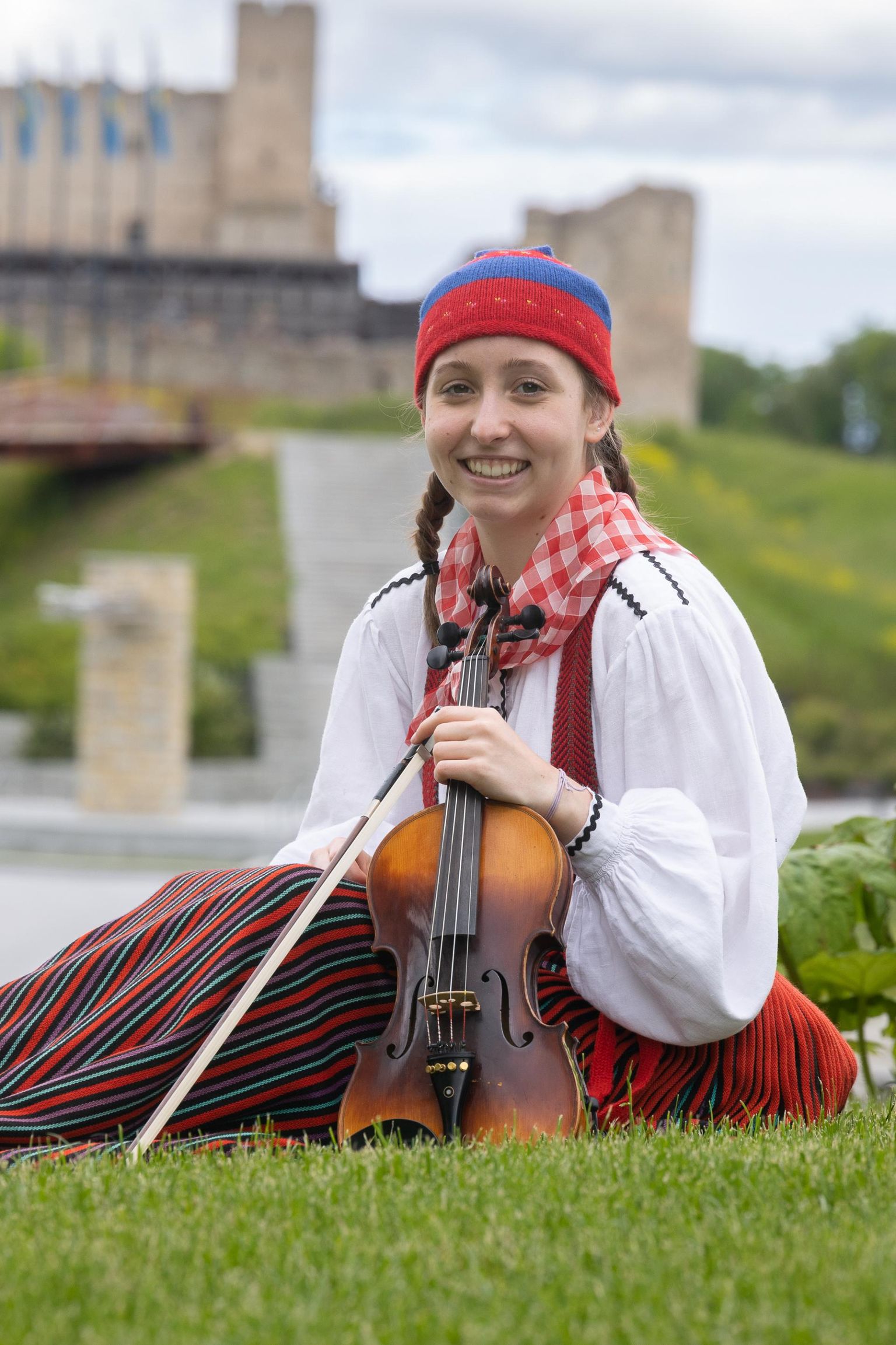 Marie mängis Eestis olles viiulit ja tantsis rahvatantsu, mis on tema meelest väga ilus.