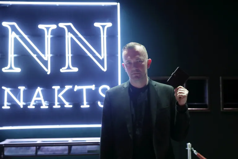 Normunda Naumaņa Gada balvas mākslas kritikā laureāts, literatūrkritiķis Kārlis Vērdiņš 2023. gada janvārī Jaunajā Rīgas teātrī.