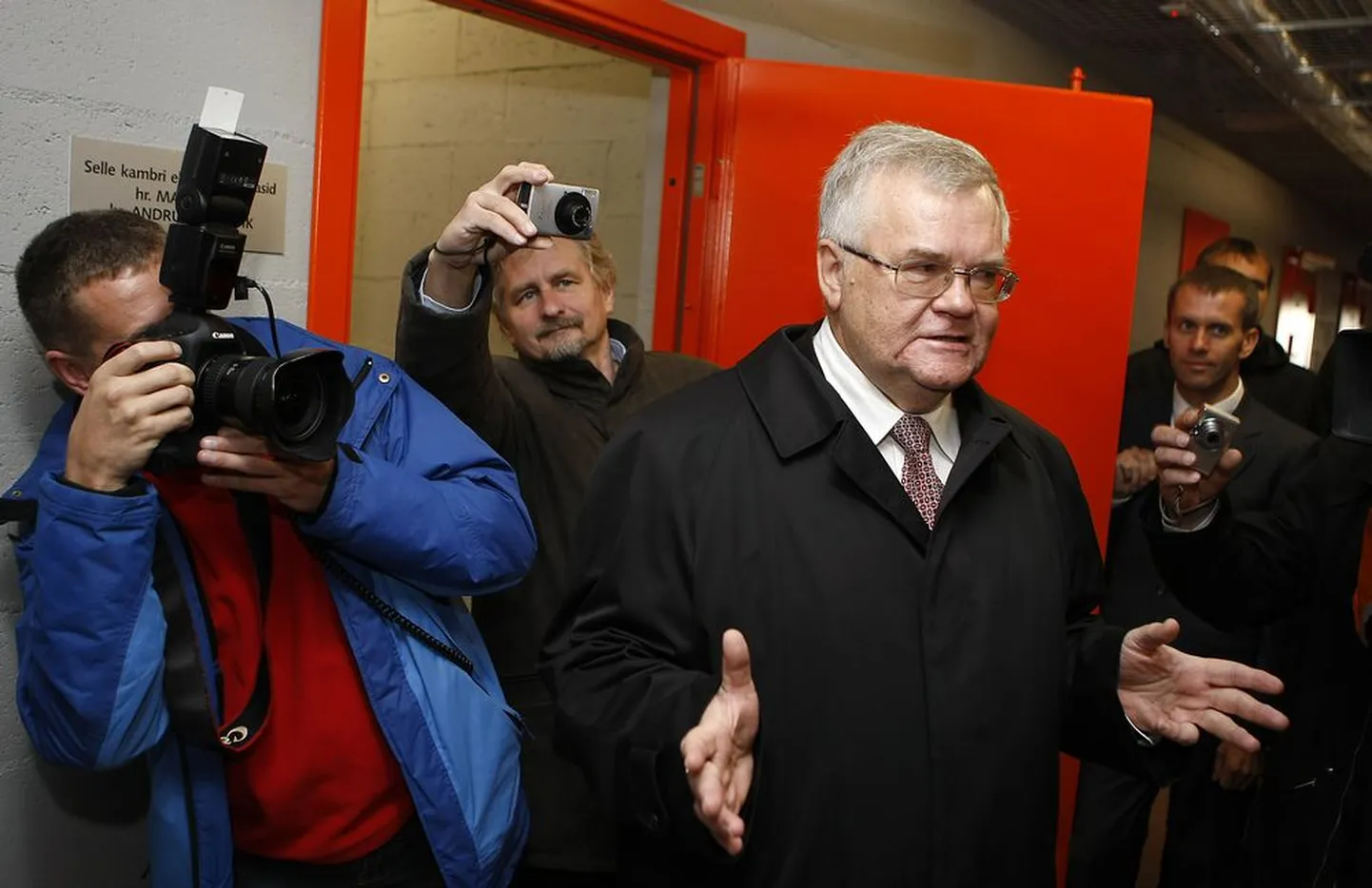 Edgar Savisaar kaineri avamisel: Õudne peavalu!