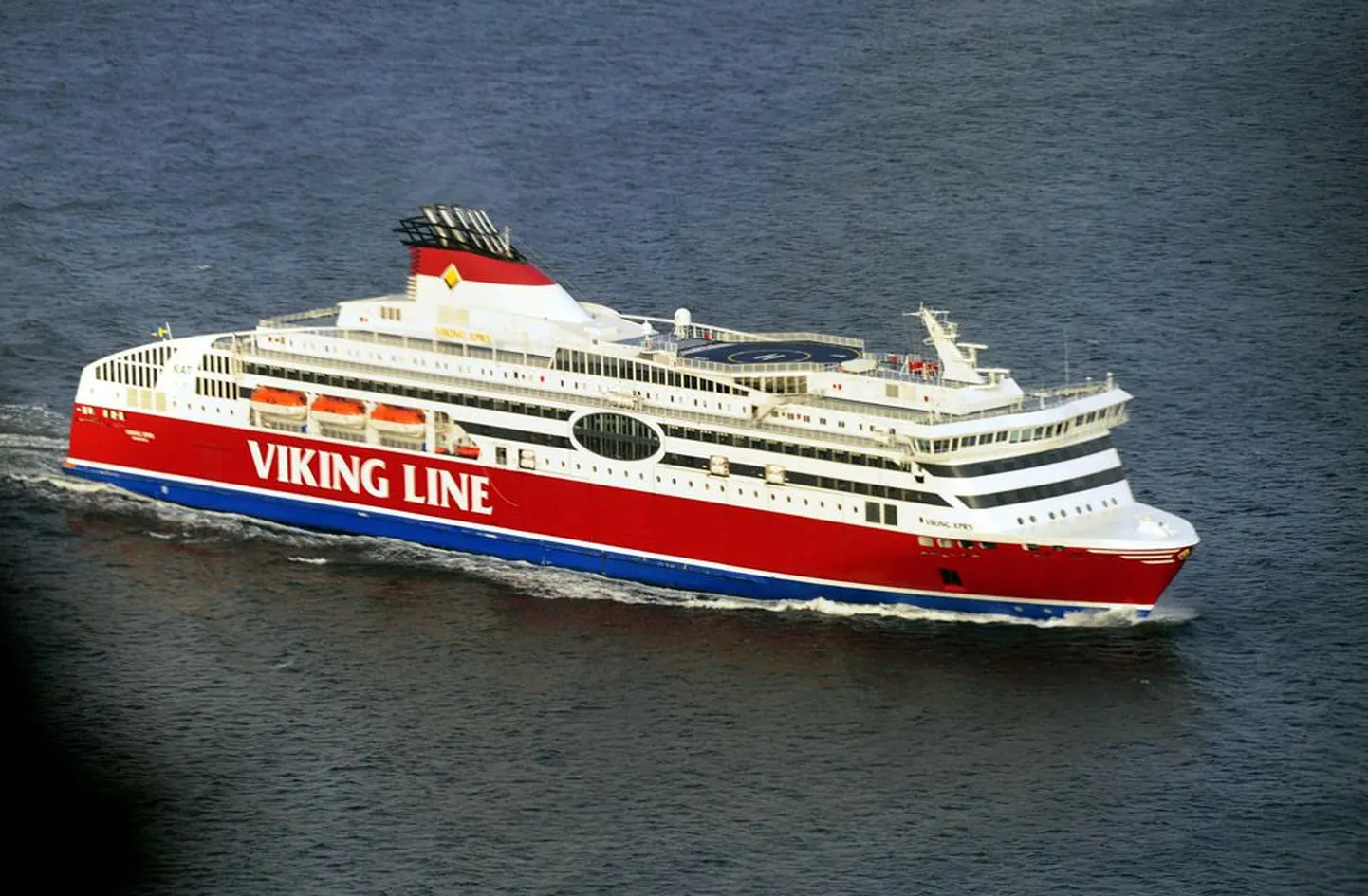 Viking Line’i laeval XPRS võib juhtuda, et telefon valib satelliitvõrgu. Siis tuleb näiteks EMT kliendil vastu võetud kõne iga minuti eest maksta üle 75 krooni.