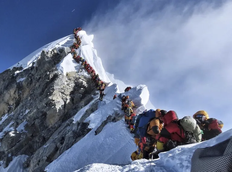 Alpinistid Džomolungmal. Foto on tehtud 22. mail 2019