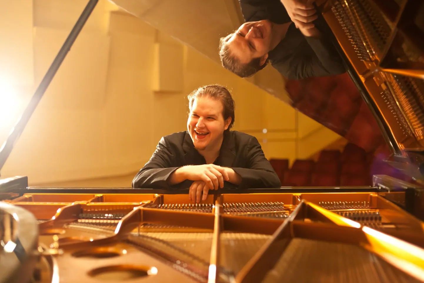Teiste hulgas astub avakontserdil üles Janáčeki filharmoonikute residentsolist ja maailmalavade tipp-pianist Lukáš Vondráček, kuninganna Elisabethi 2016. aasta klaverikonkursi võitja.