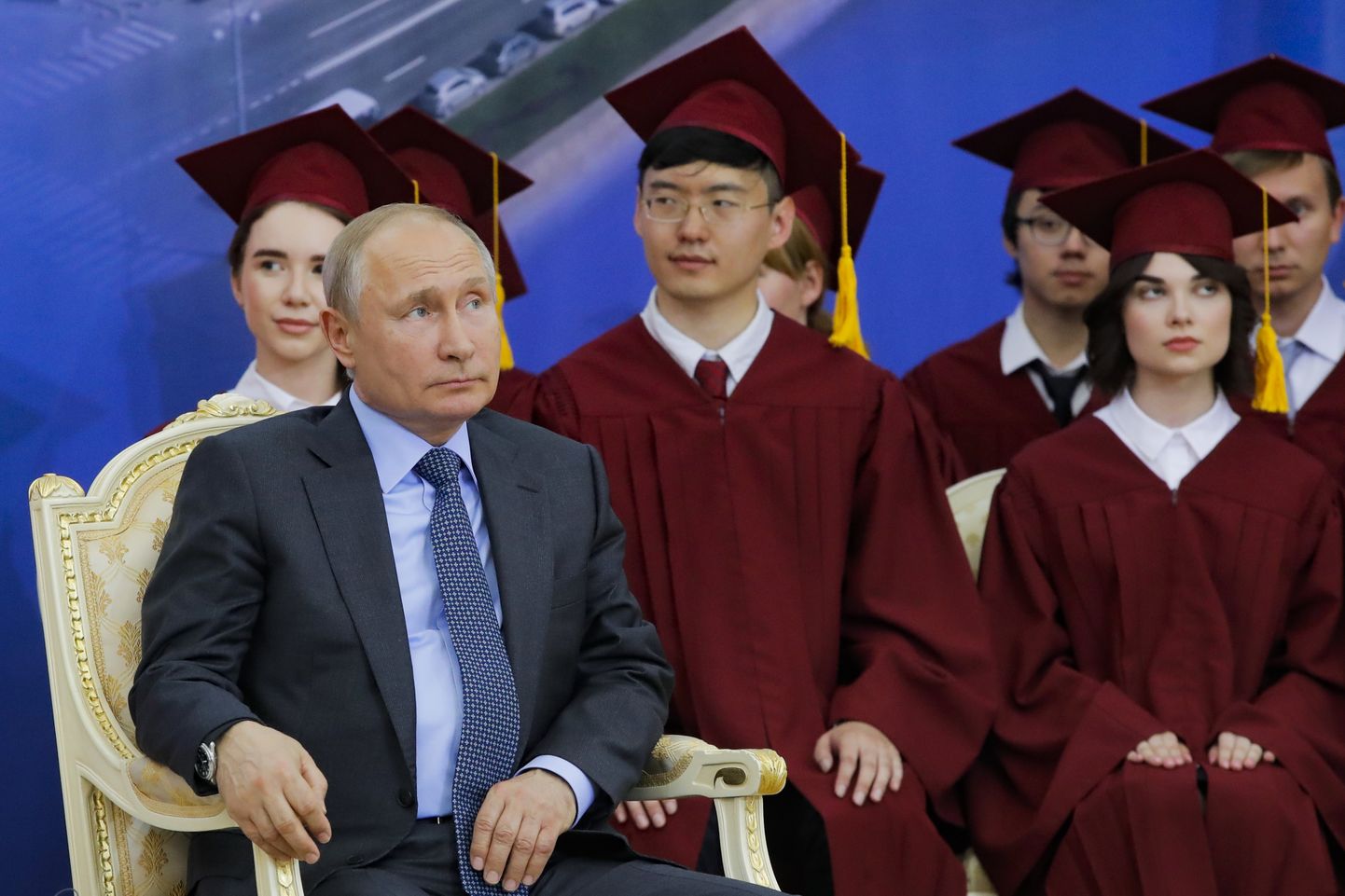Venemaa president Vladimir Putin Peterburi Riikliku Ülikooli õliõpilastega.