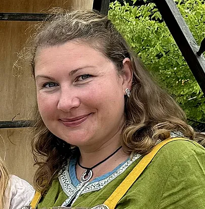 Annely Holm.