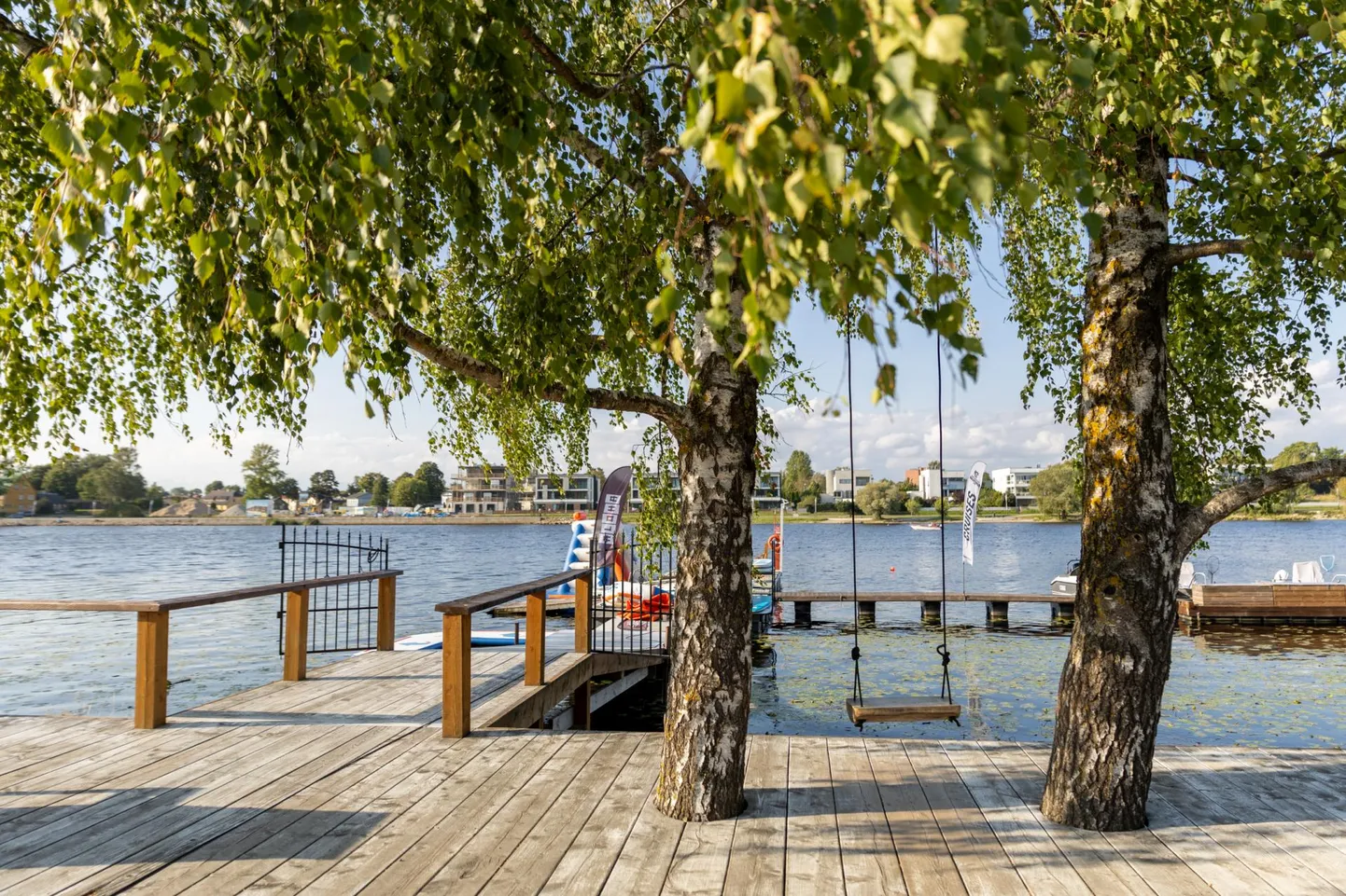 Jaansoni raja ääres kiikunud noori kimbutas noakangelane.