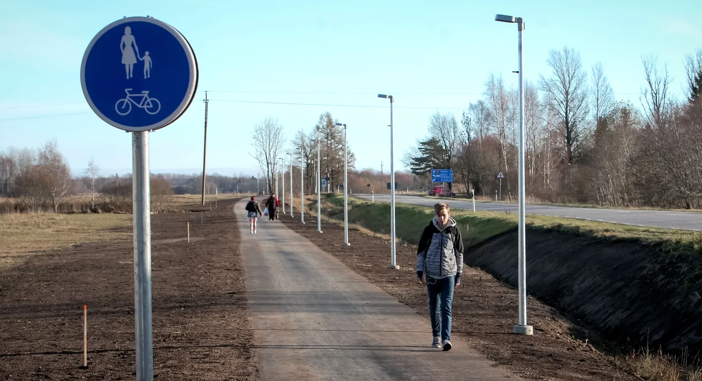 Kergliiklustee Pärnu lähistel.