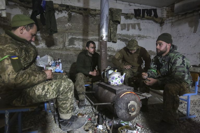 Ukraina sõdurid eile Harkivi oblastis Izjumi kandis puhkamas.