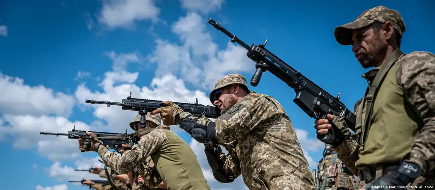 Мобилизованные украинцы проходят курс начальной военной подготовки