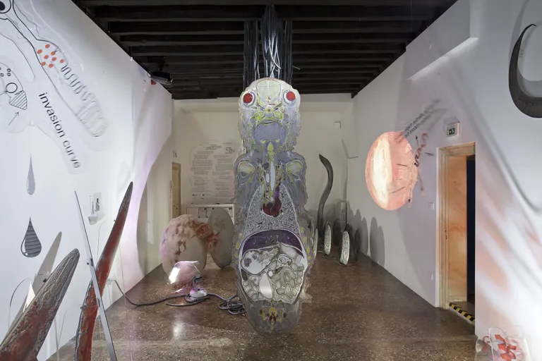 Eesti ekspositsioon Veneetsia kunstibiennaalil. Kunstnik Katja Novitskova.