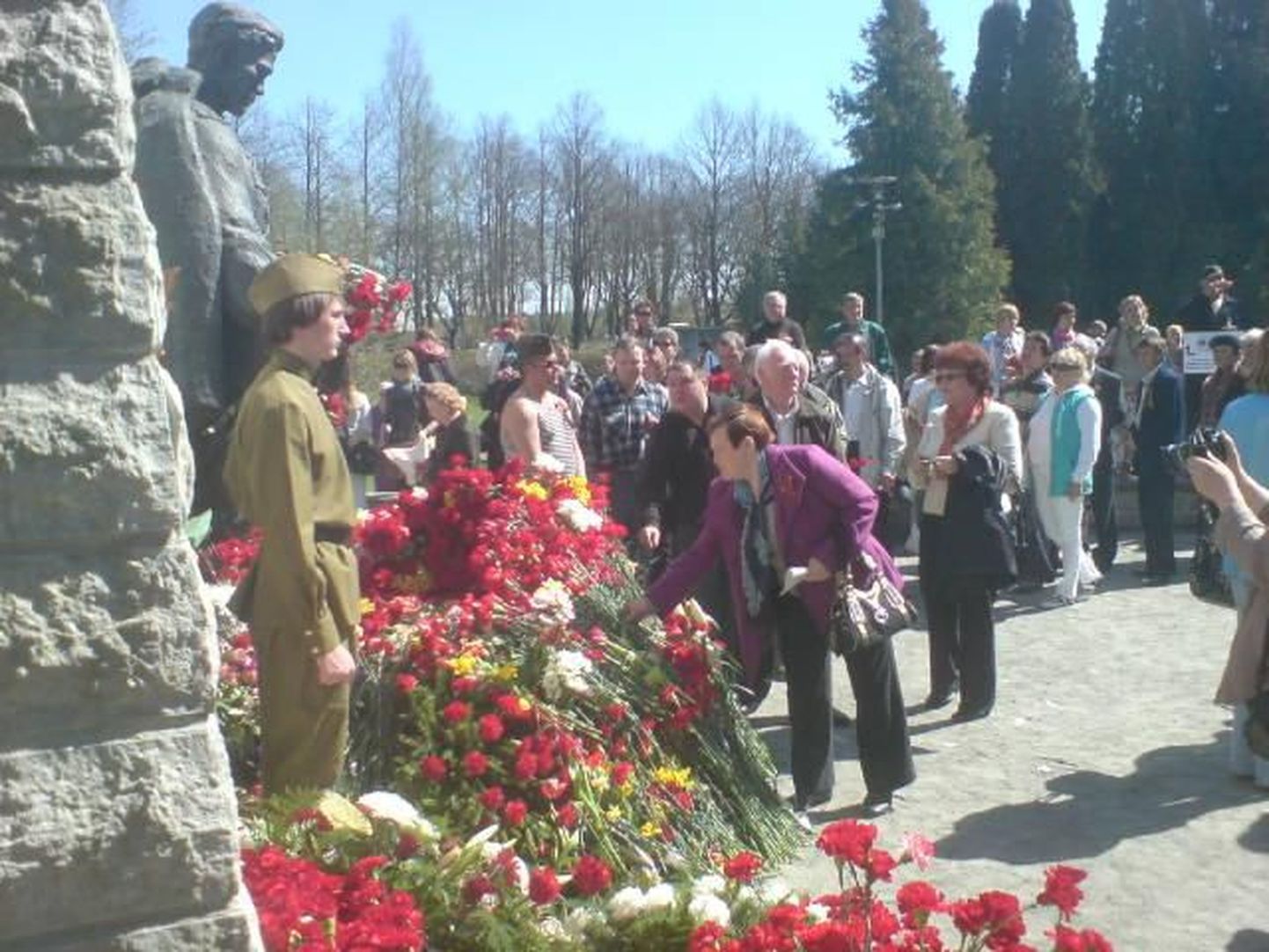 9 мая на Военном кладбище в Таллинне.