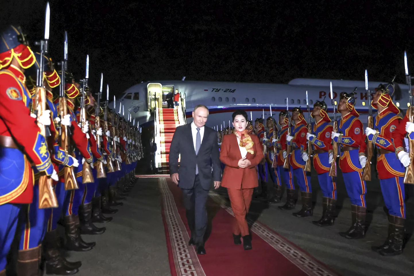 Venemaa autoritaarne liider Vladimir Putin Mongoolia välisminister Batmunkh Battsetsegi kõrval Mongoolia pealinnas Ulaanbaataris 2. septembril 2024. aastal.