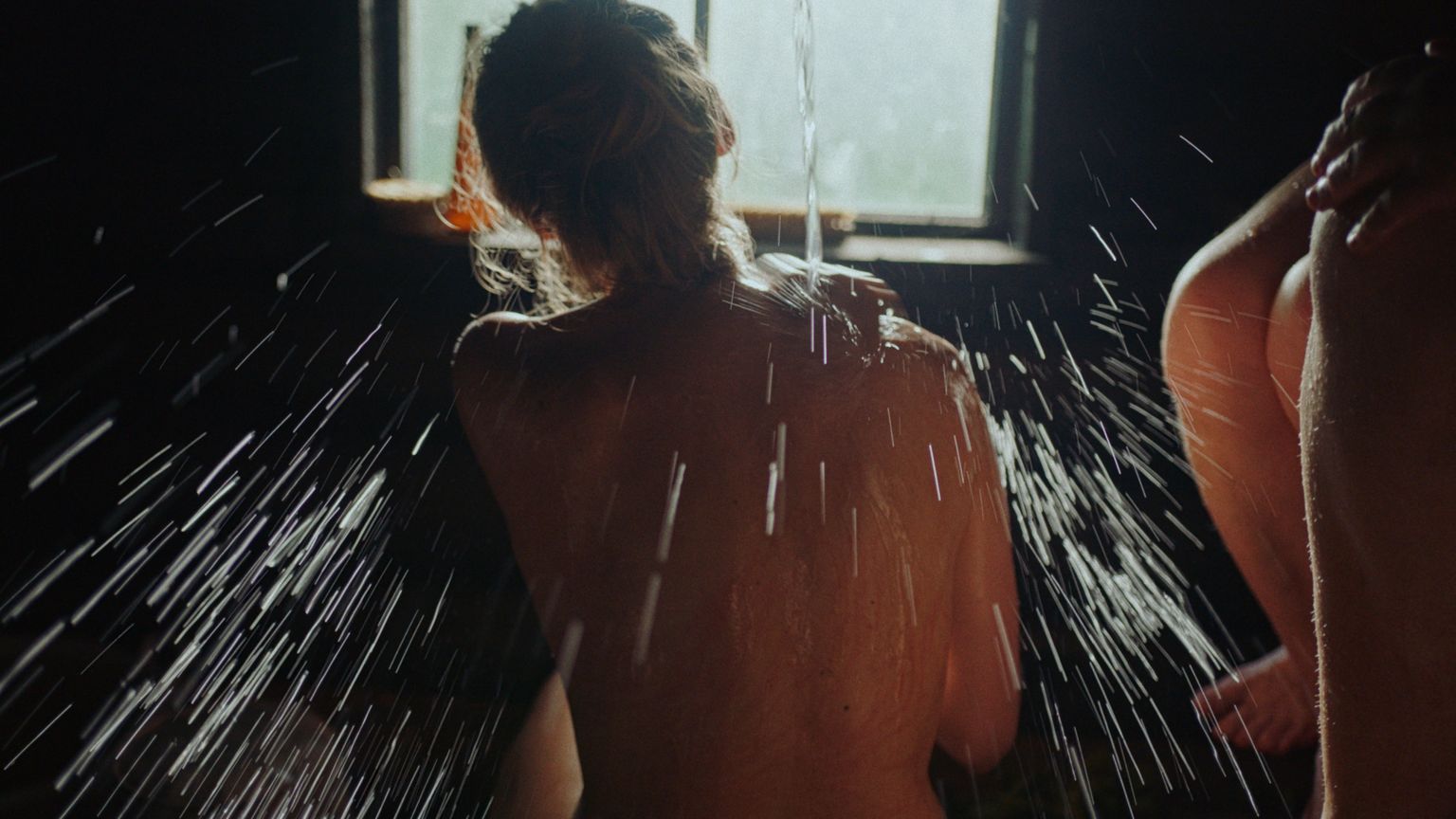 «Savvusanna sõsarad» on filmitud osaliselt saunakuumuses ja -niiskuses.