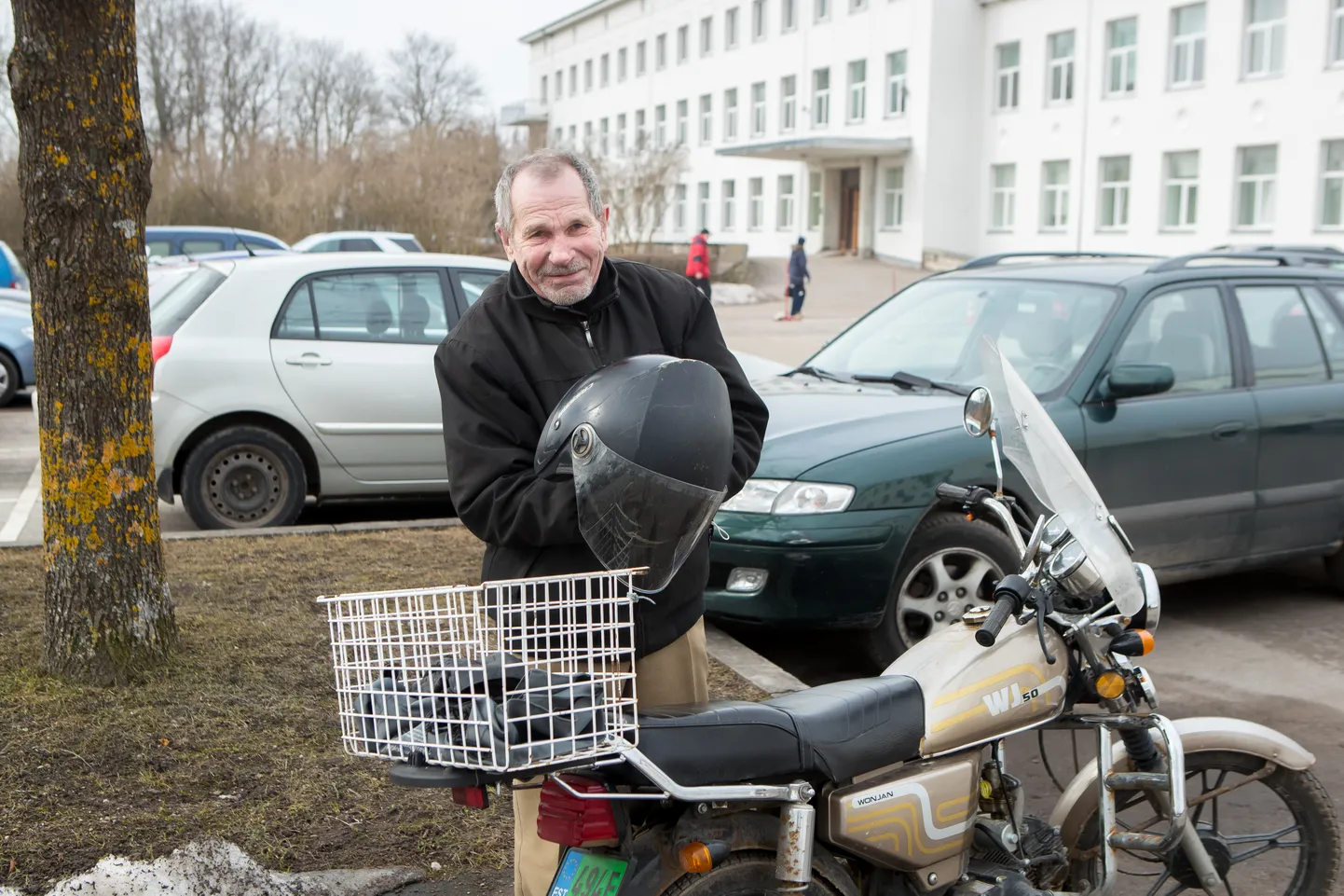 LAPSELAPSI TAHAKS NÄHA: Hellut Sepp tuli vaktsiini saama lootuses, et ehk saab siis jälle näha oma 9 kuu vanust ja 6 aastast lapselast.