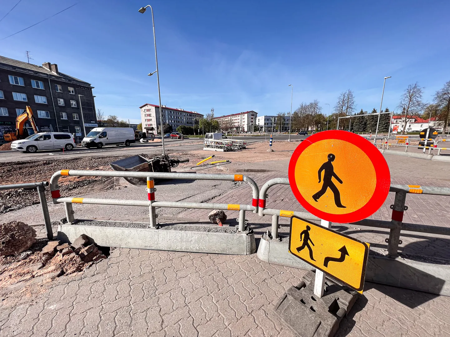 В Нарве с мая возобновилось строительство транзитных дорог "Narva TEN-T". Работами затронуты прежде всего улицы Пауля Кереса и Раху.
