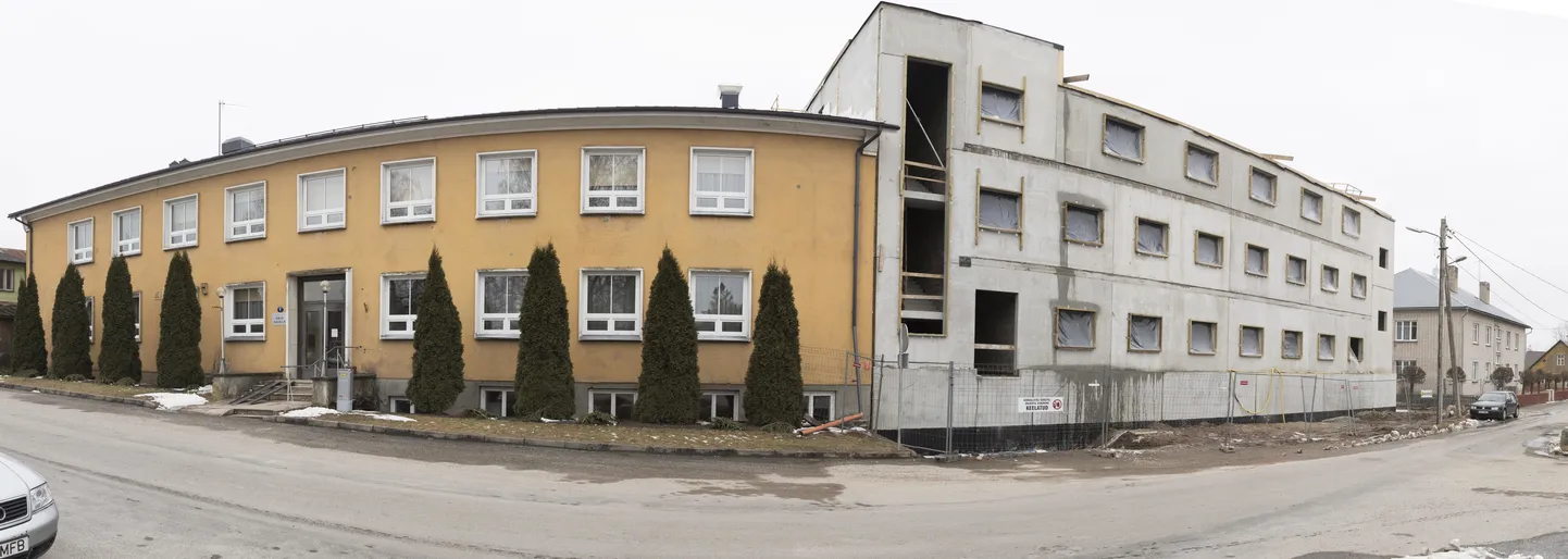 Abja haiglaga ühendatud esmatasandi tervisekeskus, kuhu kolivad perearstid, kiirabi, hambaravi ja teised, kerkib jõudsalt.