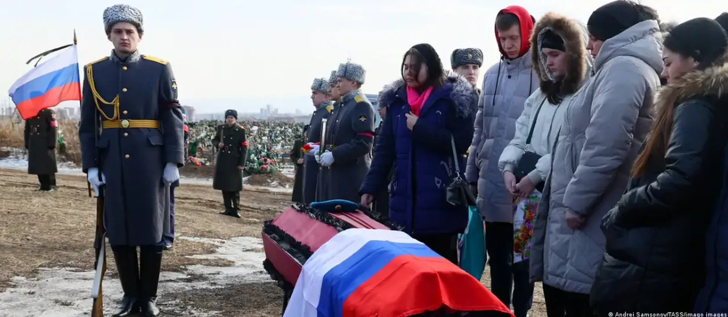 Похороны российского военнослужащего, погибшего на войне в Украине (фото из архива)