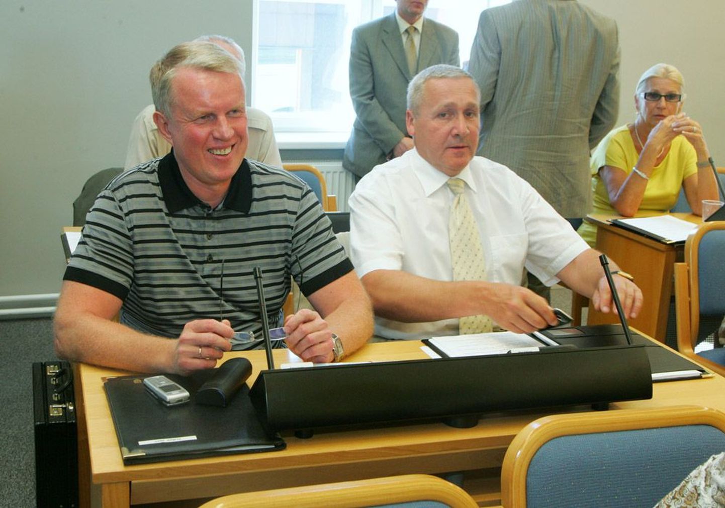 Tallinna Tööstushariduskeskuse direktor Paul Alekand (paremal) oli linnavolikogus 2009. aastal, kui tema pinginaaber oli Elmar Sepp, kes hiljem pistise eest vangi mõisteti ja Keskerakonnast välja heideti.