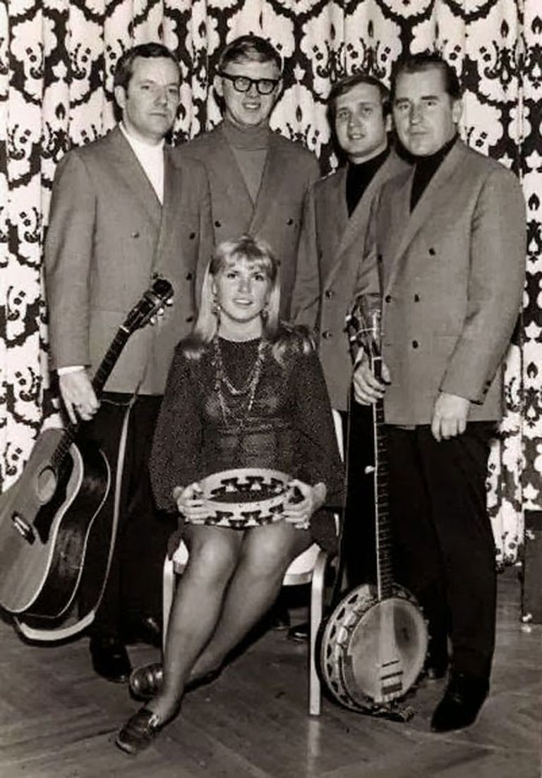 Čikagas piecīši 1960. gados. (no kreisās - Alberts Legzdiņš, Uldis Ievāns, Uldis Streips, Ilmārs Dzenis, vidū - Janīna Ankipāne)