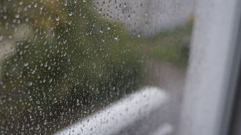 ВИДЕО ⟩ Смерть молодого человека в Зиепниеккалнсе: у жильцов дома больше вопросов, чем ответов