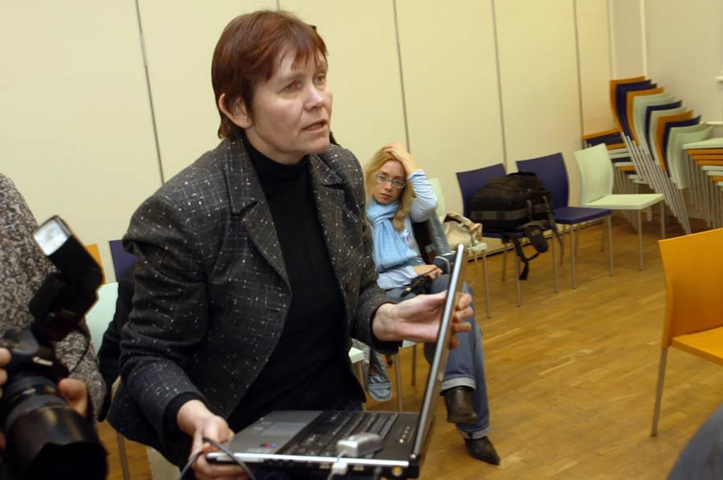 Arstide liidu peasekretär Katrin Rehemaa selgitab, vaidleb ja püüab leida kokkulepet, et palgavaidlus ei viiks tööseisakuni.