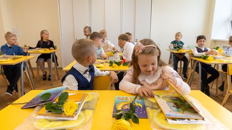 GALERIID ⟩ Tundmatuseni muutunud maja saanud Abja koolipere alustas õppeaastat tavatult vara