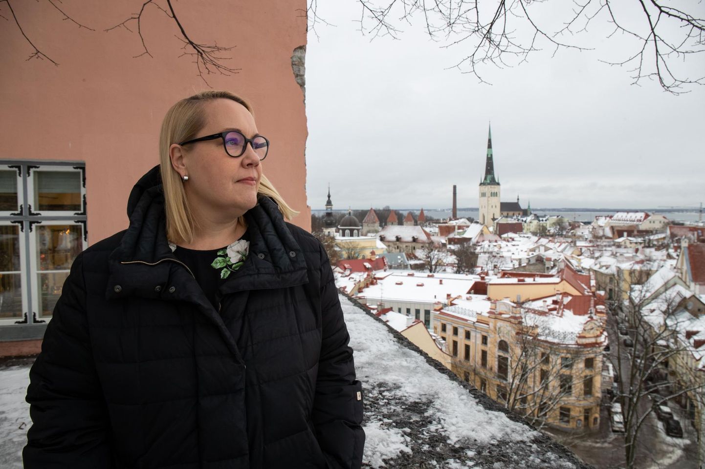 Tallinnas töötav ajakirjanik Thea Ekholm räägib, et Eesti on enda turundamise Soomes unarusse jätnud, sestap ei tea noored soomlased Tallinnast ega Eestist suurt midagi.