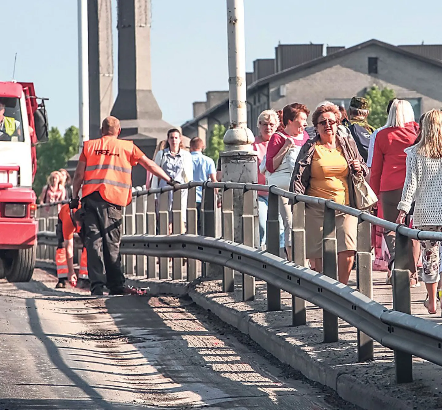 Kesklinna silla remondi tõttu tekkinud ummikud näitasid selgelt, et Pärnu siiski vajab veel ühte silda.