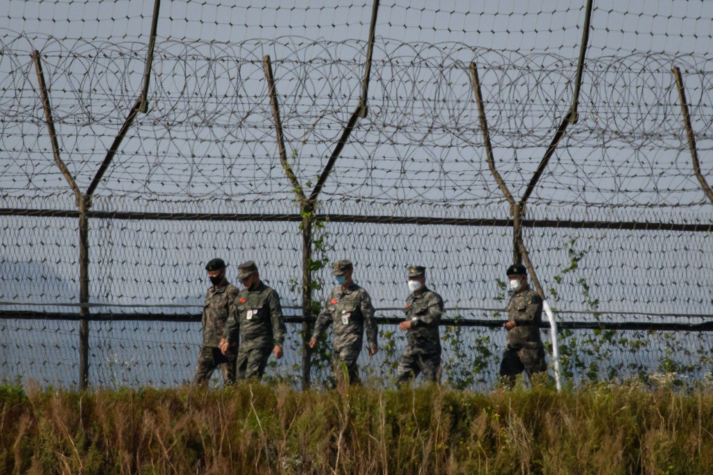 Lõuna-Korea sõjaväelased patrullimas kaht Koread eraldava demilitariseeritud tsooni (DMZ) juures.