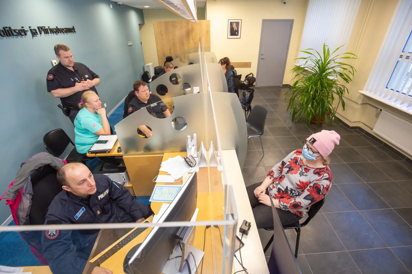 Põgenike avalduste läbivaatamisega on Viljandi teeninduspunktis nädalavahetustel ametis neli ametnikku.