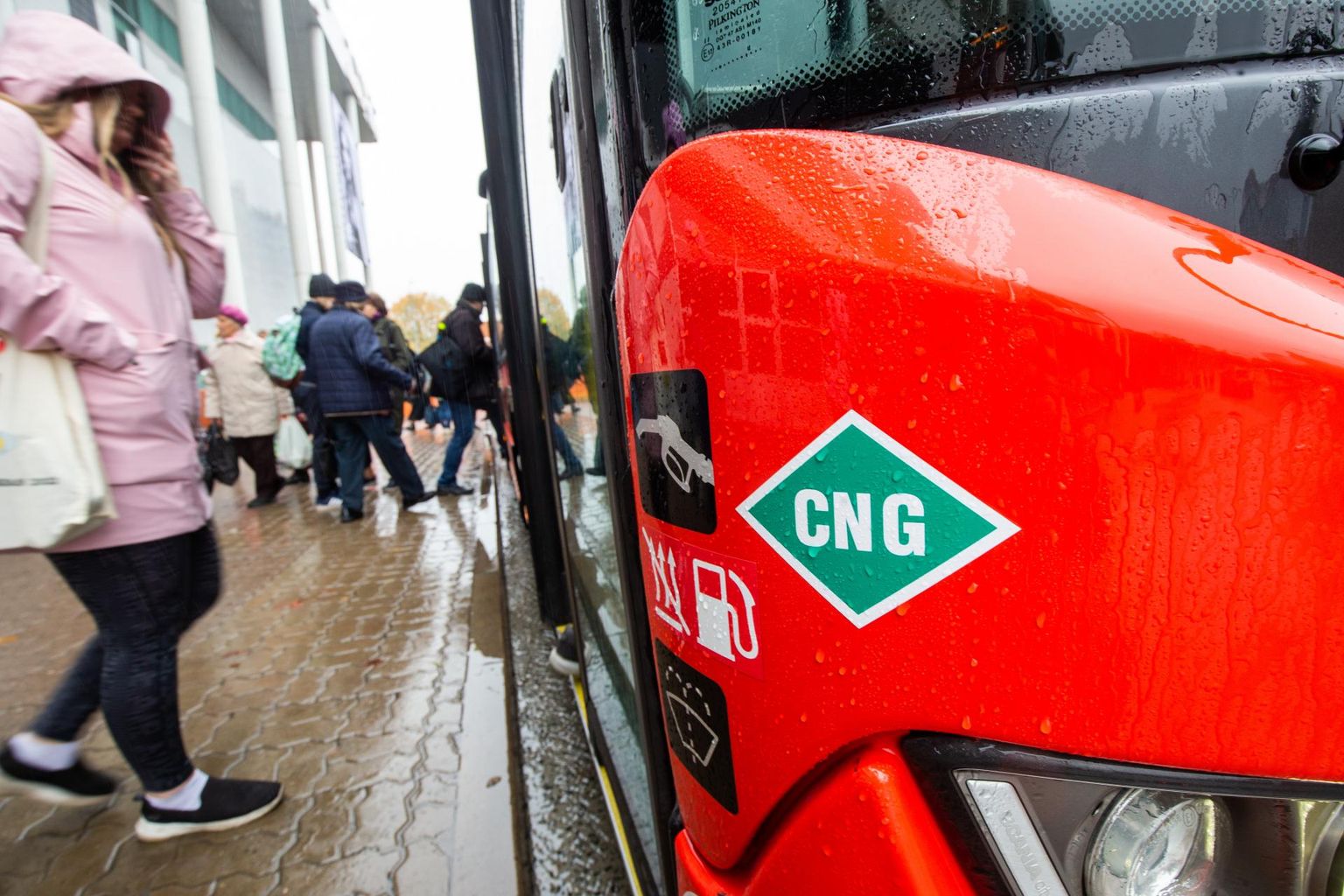 Gaasibussid on keskkonnahoidlikud, kuid kõrgete gaasihindade tõttu ei säästa need linna rahakotti. Kristjan Teedema