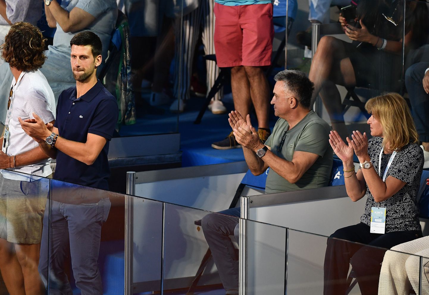 Novak (vasakul)  ja isa Srdna Djokovic (keskel).