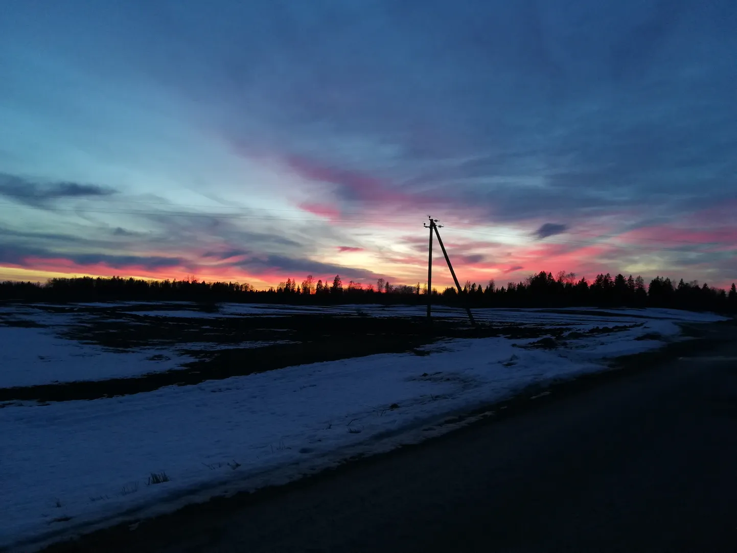 Jalutuskäigul võid pildi klõpsata näiteks ilusast päikeseloojangust, aga ka millestki muust ilusast või põnevast, mida õues olles märkad