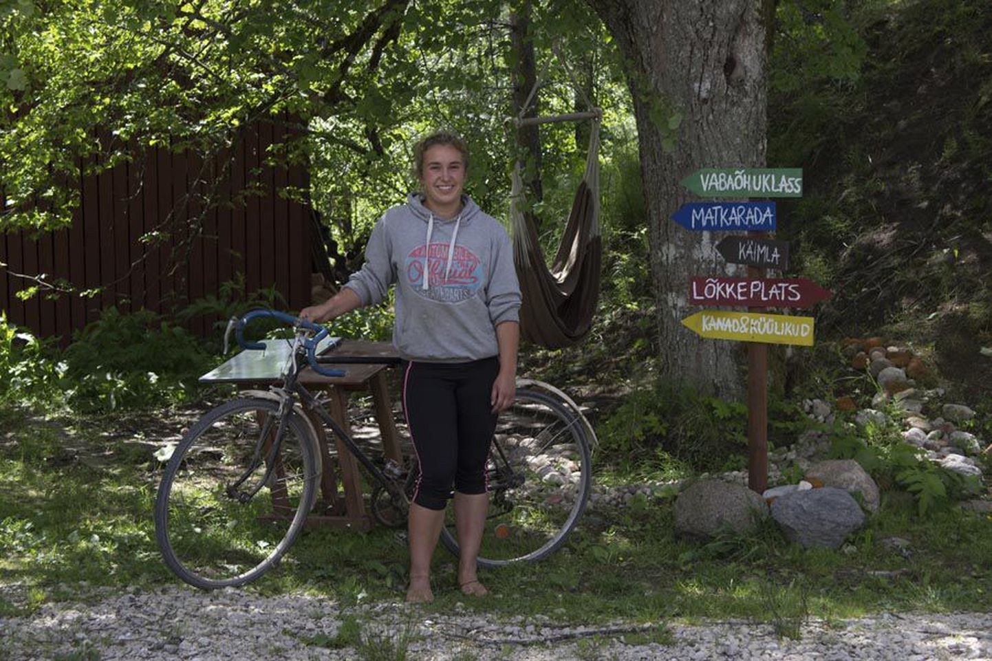 19-aastane Dresdeni neiu võtab ette 2600-kilomeetrise kodutee jalgratta seljas. Kui ta Eestist reisikaaslasi ei leia, alustab ta rattamatka üksi.
