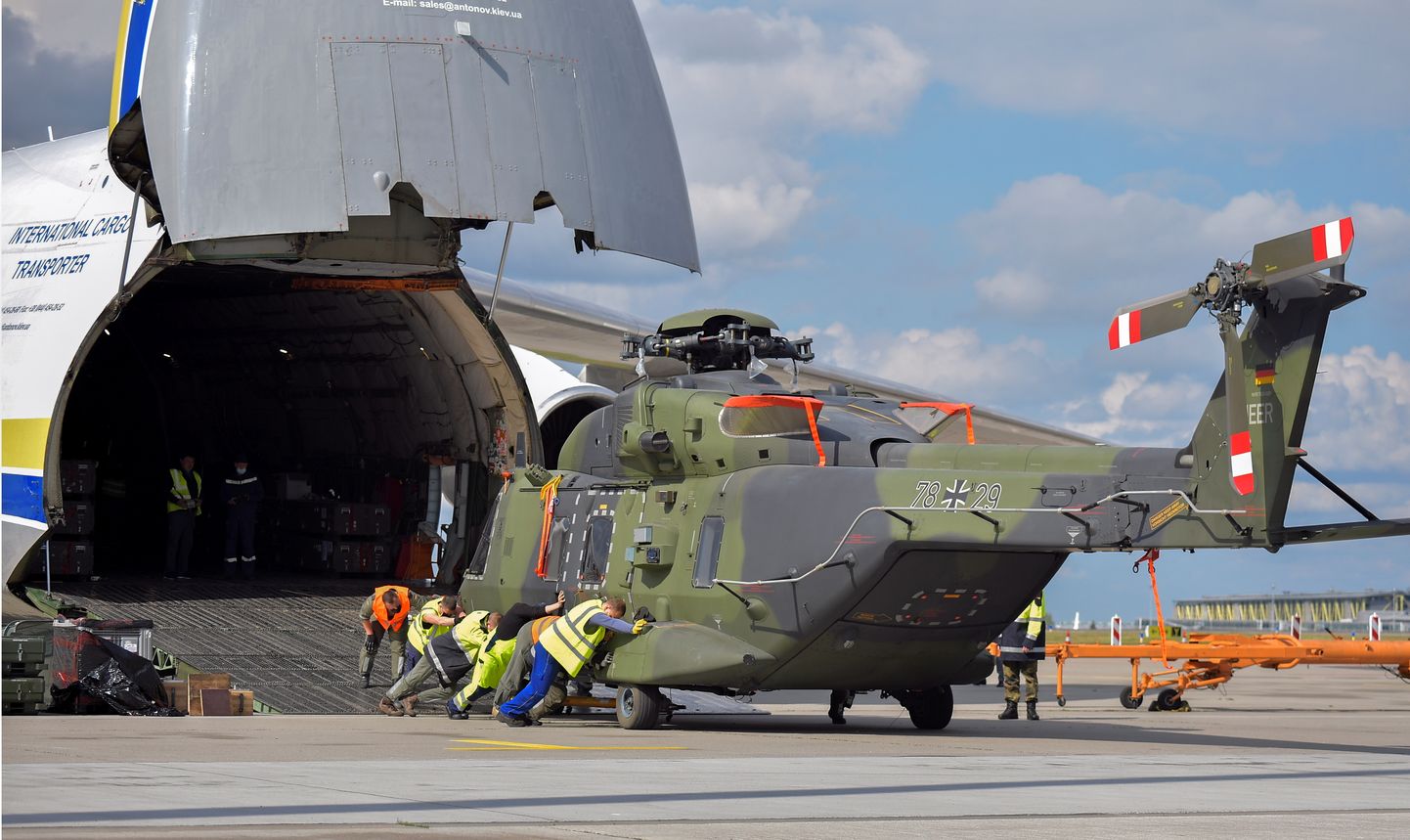 Bundeswehri sõjaväekopteri NH-90 saabumine Afganistanist Saksamaale Leipzigisse.