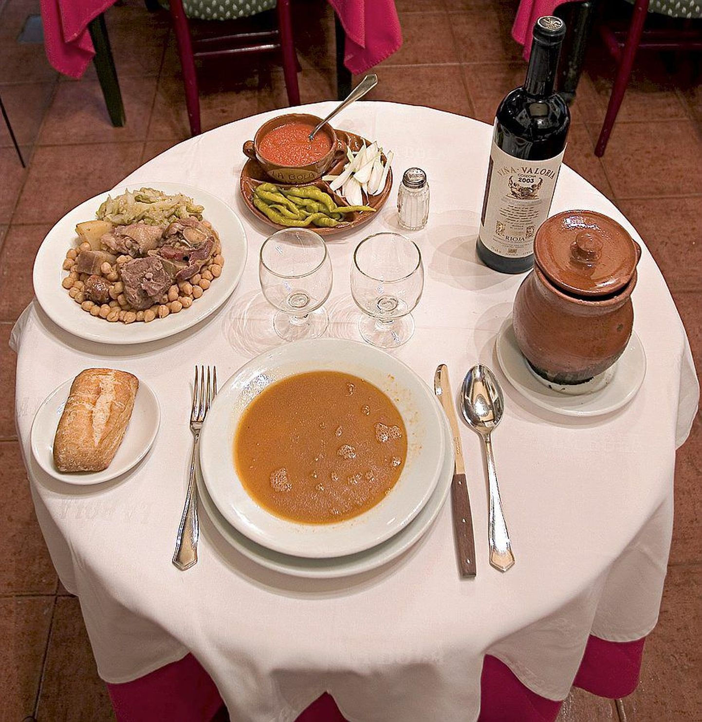 Eine Madridi restoranis La Bola.