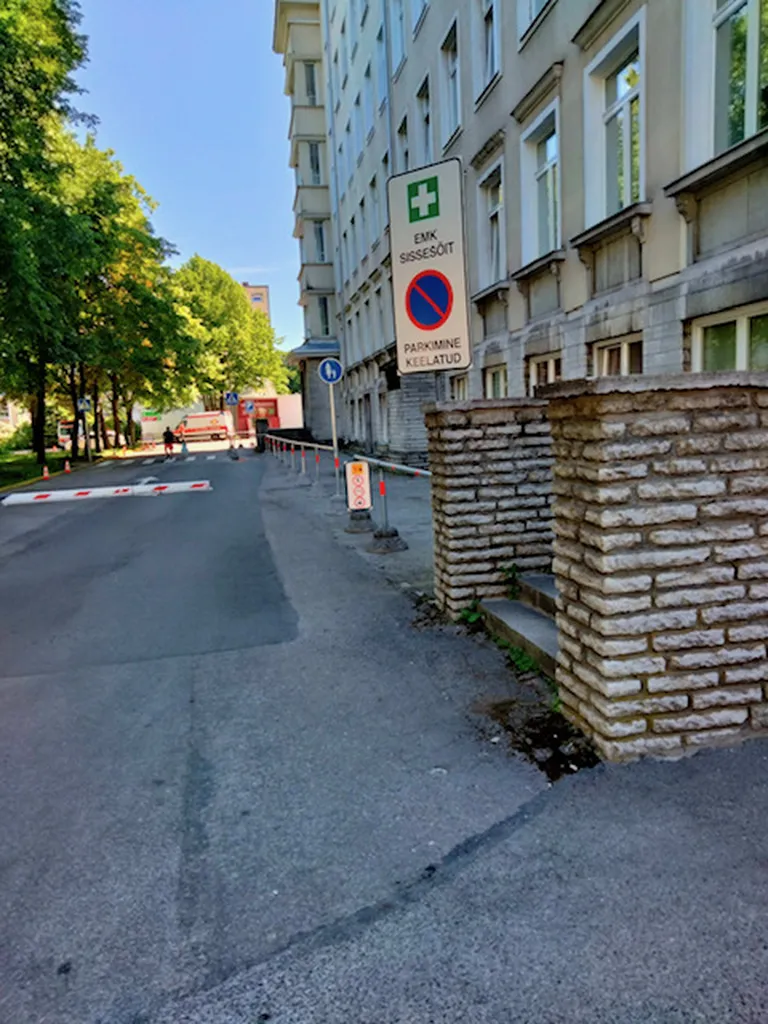 Ida-Tallinna keskhaigla parkimine