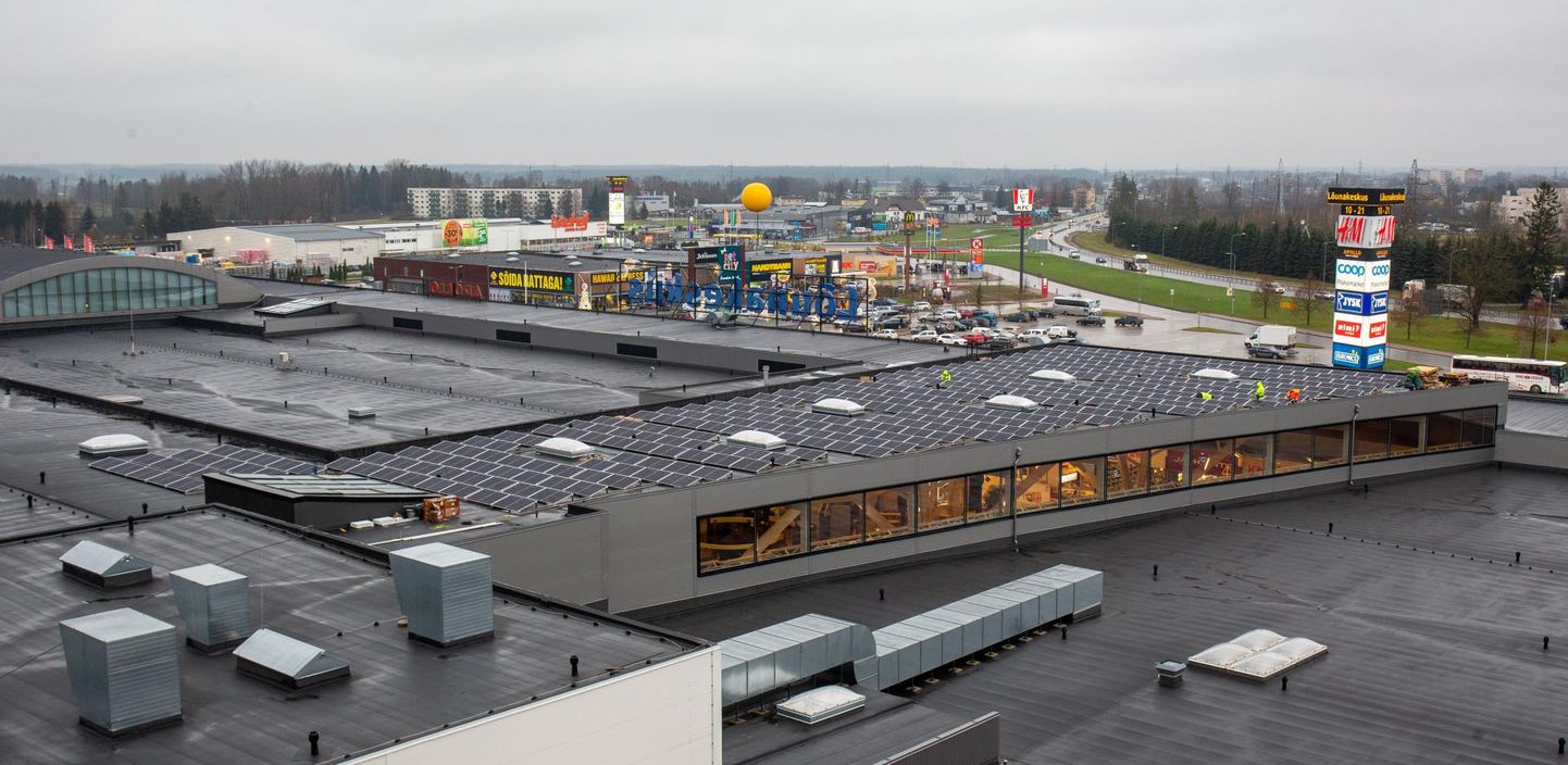 Astri Grupi tütarfirma Roheline Astri laseb veel sel aastal Lõunakeskuse katusele paigaldada 350 päikesepaneeli võimsusega 100 kilovatti.