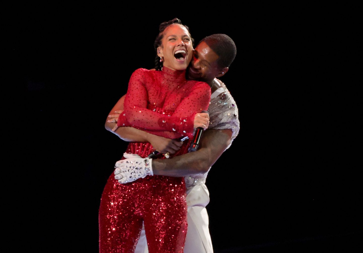 Alicia Keys ja Usher Super Bowlil.