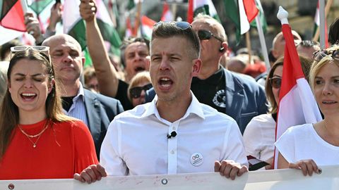 ÜLEVAADE ⟩ Orbánile kinda visanud poliitiline eikeegi teeb Ungari ladviku ärevaks