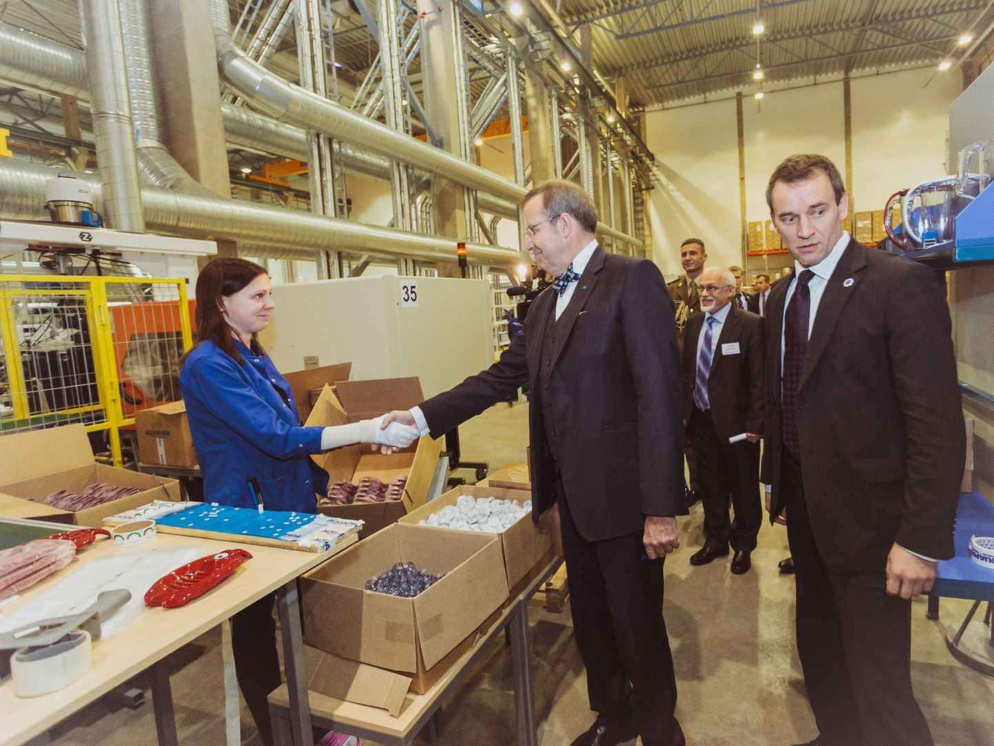 Президент Тоомас Хендрик Ильвес на открытии завода "Аквафор" в Нарве.
