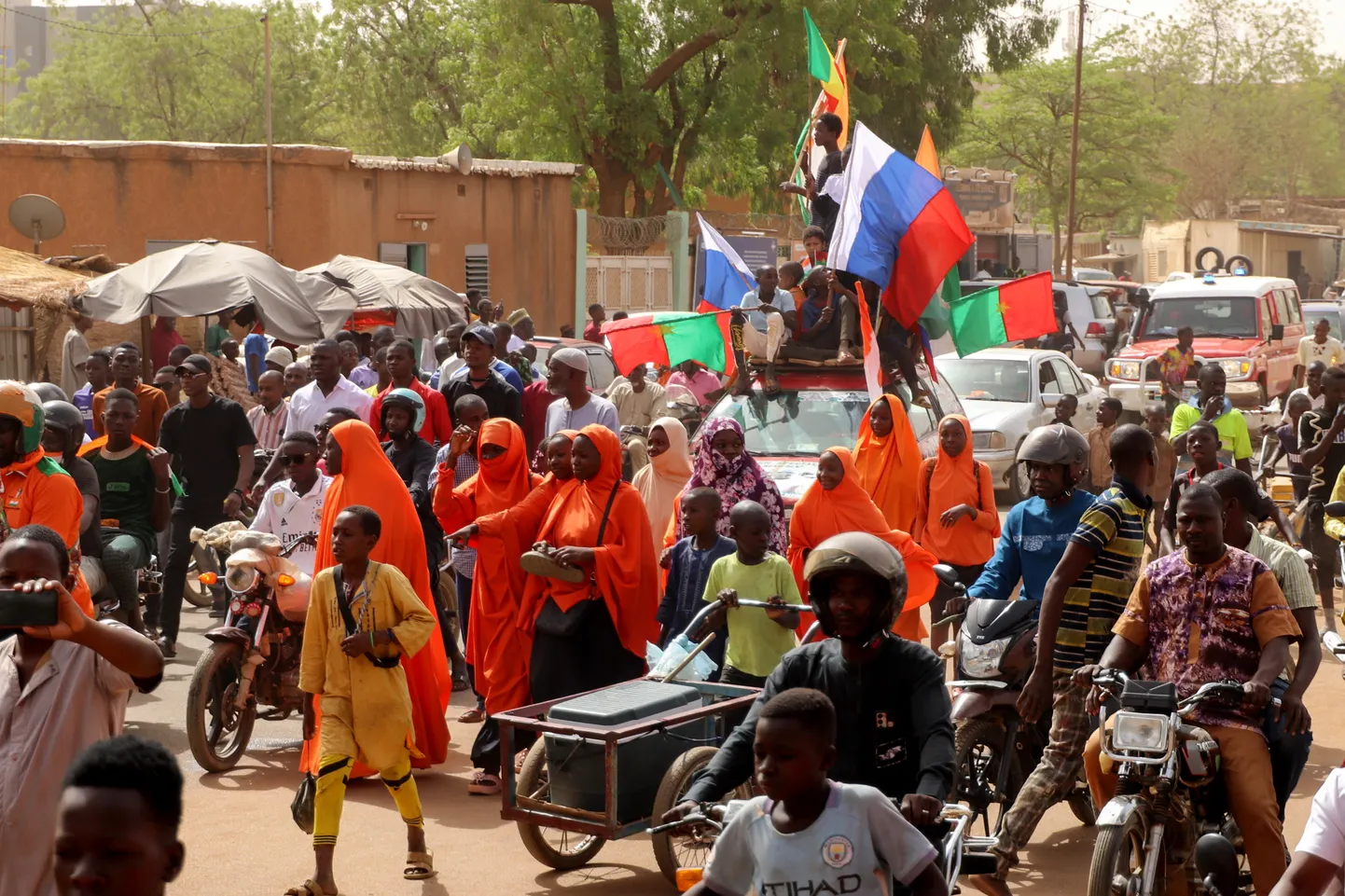 USA üksuste Nigerist lahkumist nõudval meeleavaldusel lehvitati Vene lippu. Foto on illustratiivne.