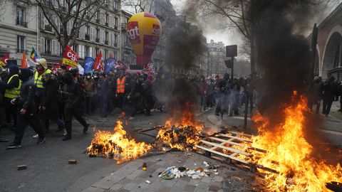 Pensionireformi vastane meeleavaldus jäi Prantsusmaal oodatust märksa lahjemaks