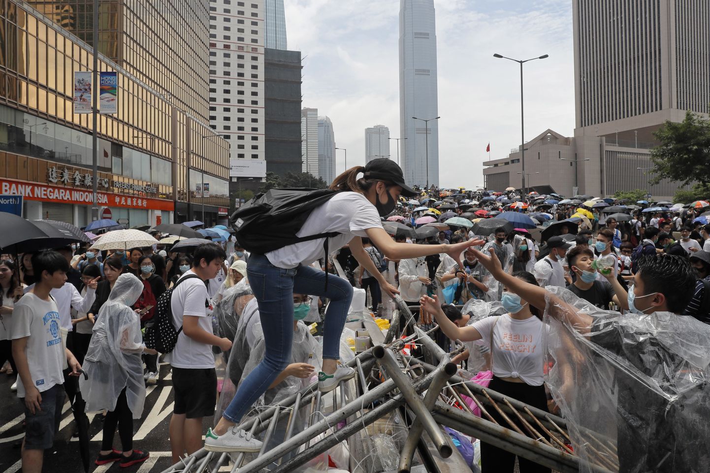 12 июня в Гонконге состоялся протест с целью сохранить автономию города.