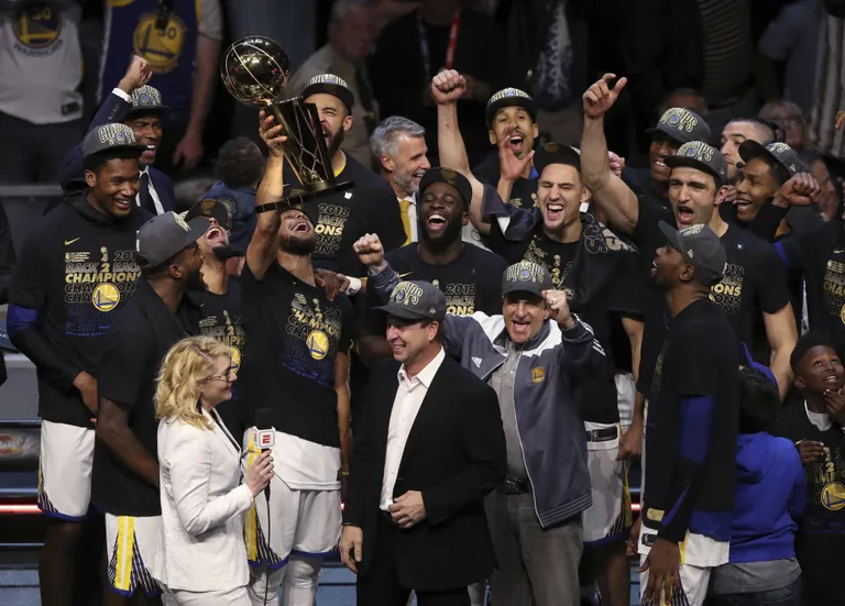 Golden State Warriors on üks tiime, mis on viimastel aastatel luksusmaksu ületanud. Tulemuseks on viimase üheksa aasta jooksul neli NBA tiitlit.